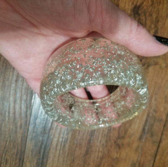 Vintage Clear Lucite Silver-Flecked Chunky Bangle - Picture 2 of 4